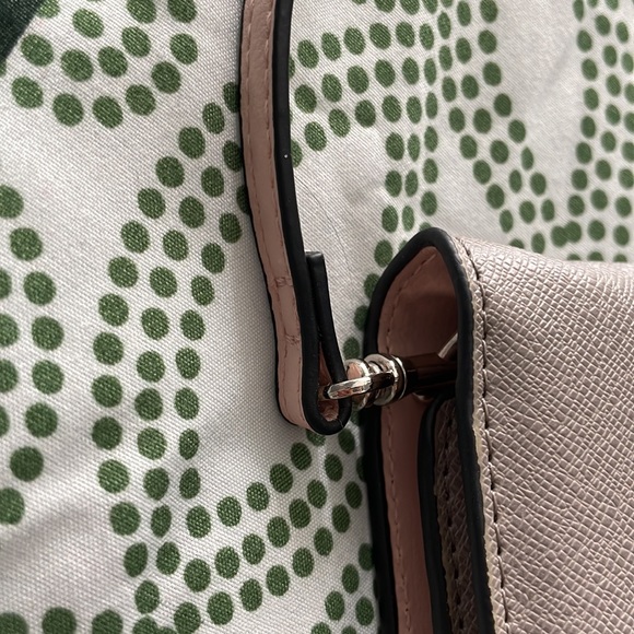 NWOT- London Fog Grey & Pink Crossbody Bag - Picture 4 of 11